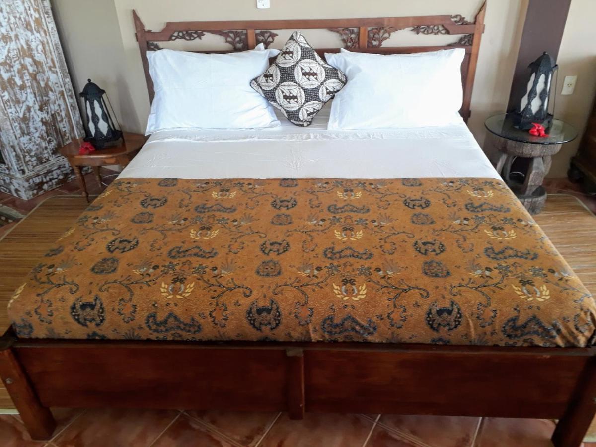 Luxury Suites Vila Indonesia Гаропаба Екстериор снимка
