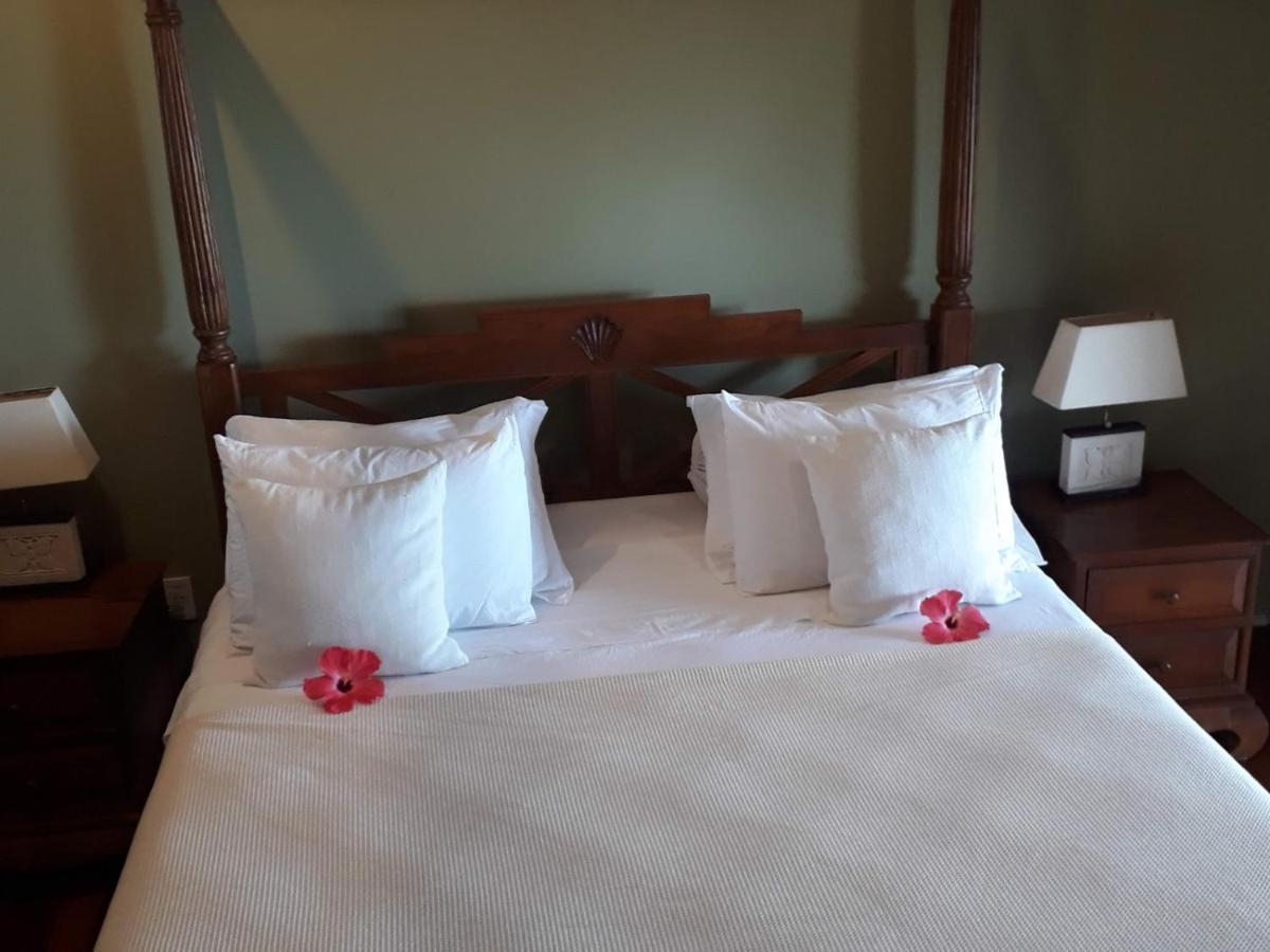 Luxury Suites Vila Indonesia Гаропаба Екстериор снимка